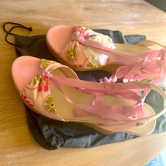 New pink Barbie like size 8.5 wedge heels - Picture 1 of 7